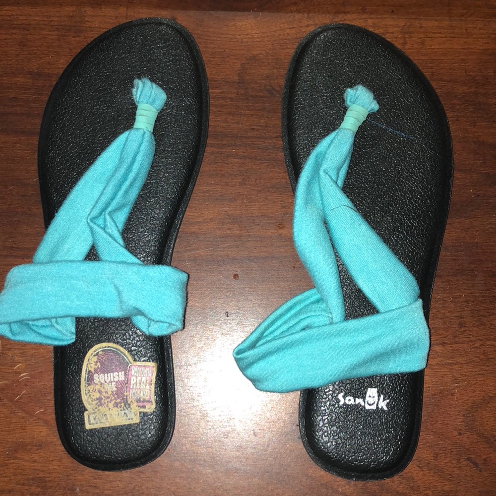 Sanuk yoga mat sandals